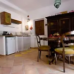 露恩西尼旅馆 *