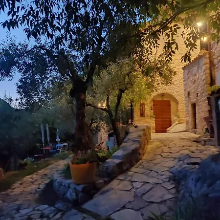 露恩西尼旅馆 Ferentillo