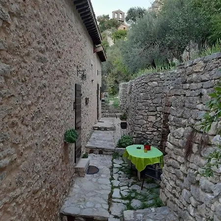 露恩西尼旅馆 Ferentillo